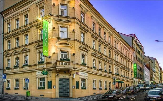 Praha v centru u hlavního nádraží v Hotelu U Tří Korunek *** se snídaněmi formou bufetu