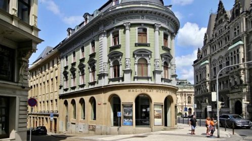 Další budova magistrátu Liberec je hned vedle historické radnice