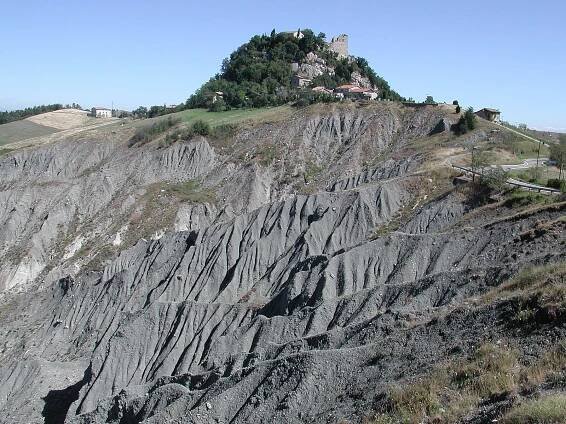 Soubor:Canossa castle.jpg