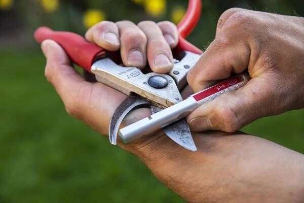 FELCO - ruční nářadí, elektronické nůžky a štípací kleště 