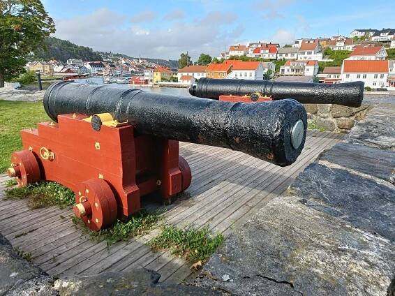 Cannons on Gunnarsholmen.