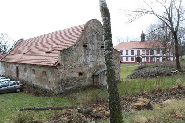Na zámku v Třebešicích vystavili betlémy a sáňky
