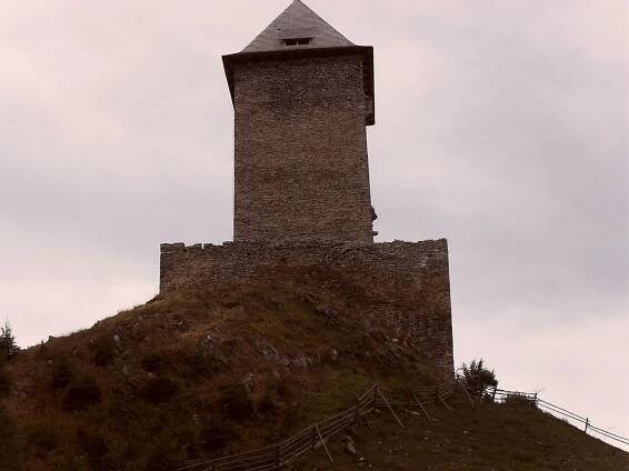 Hrad Kašperk - vstupné, otevírací doba, zajímavosti, počasí, fotografie