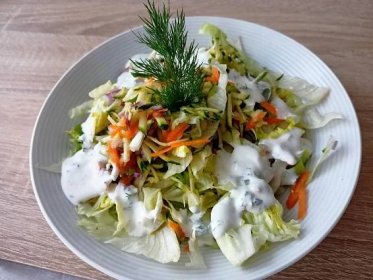 Zeleninový salát s koprem - fotografie 1 - TopRecepty.cz