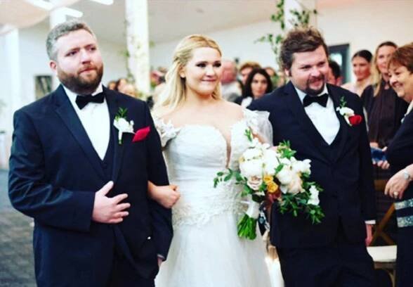 Abigail Breslin Says Late Dad Would Be 'So Proud' of Brothers as She Remembers Them Walking Her Down Aisle