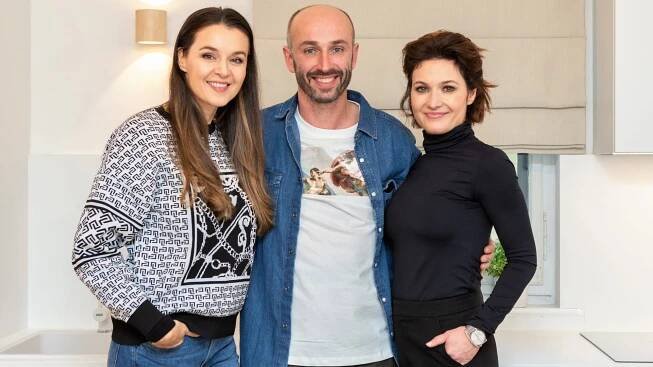 Jak se staví sen: designéři Andrea Hylmarová a Marek Povolný s moderátorkou pořadu Ivou Kubelkovou