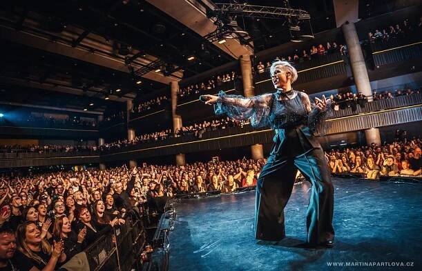 První koncert a hned takový triumf? Martina Pártlová do Fora Karlín dovezla stadionovou show - musicserver.cz