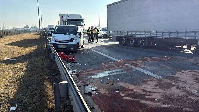Dvě nehody výrazně zkomplikovaly dopravu v Praze. Tvořily se dlouhé kolony