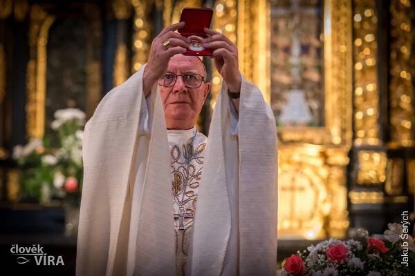 Foto z předání ostatků bl. Odorika - Františkáni