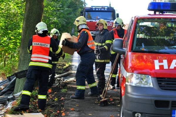FOTO: Nehoda kamionu v Jiříkovské ulici v Rumburku