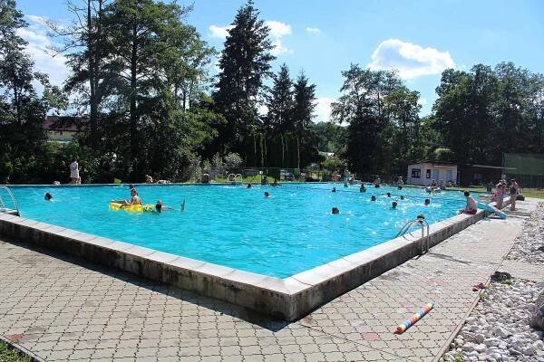 Koupaliště v Dolanech.