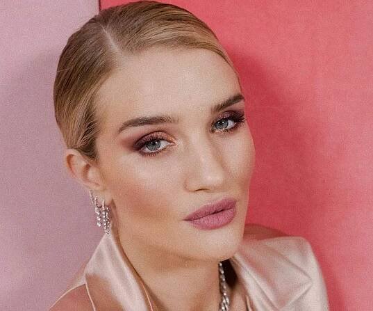 Rosie Huntington-Whiteley Biography - Facts, Childhood, Family Life & Achievements