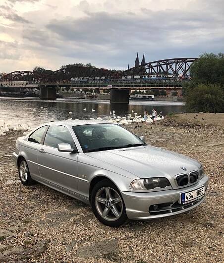 2002 BMW 3 E46 325Ci 2.5 benzín 141 kW 245 Nm - Servisní knížka