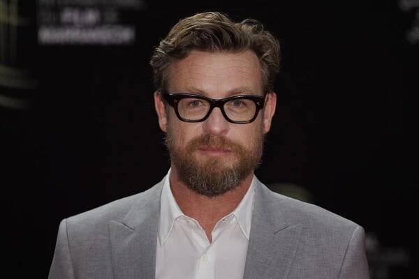 'The Mentalist' star Simon Baker charged with DUI in Australia - Los Angeles Times