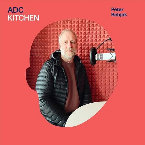 Peter Bebjak (Devadesátky): Detektivky jsou edukativní pohádky pro dospělé.