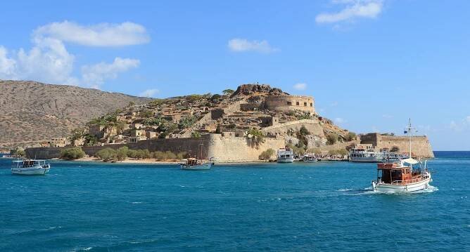 Skutečné příběhy lidí z ostrova malomocných. Spinalonga; Ostrov bolesti i síly lidského ducha