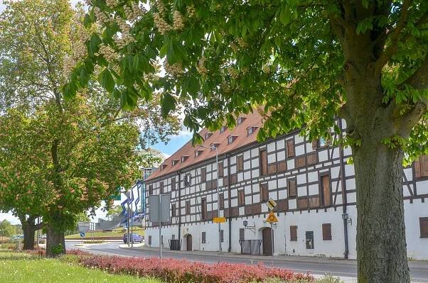 Soubor:Muzeum Lubuskie - Spichlerz - BN.jpg – Wikipedie