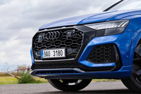 Žádná rozmařilost do Pařížské. Audi RS Q8 je skvěle fungující auto