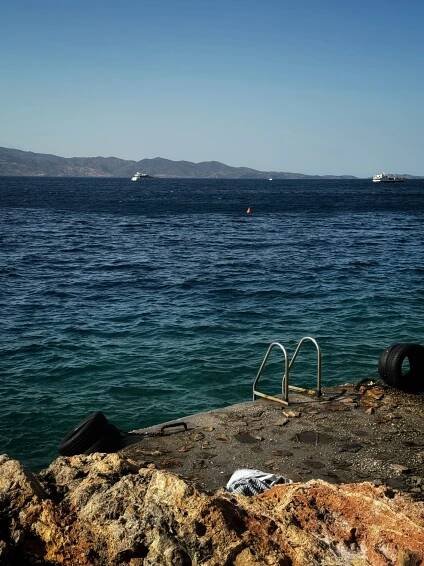 Artist Antonitsis Makes Memory and Marble Speak on Hydra | travel.gr
