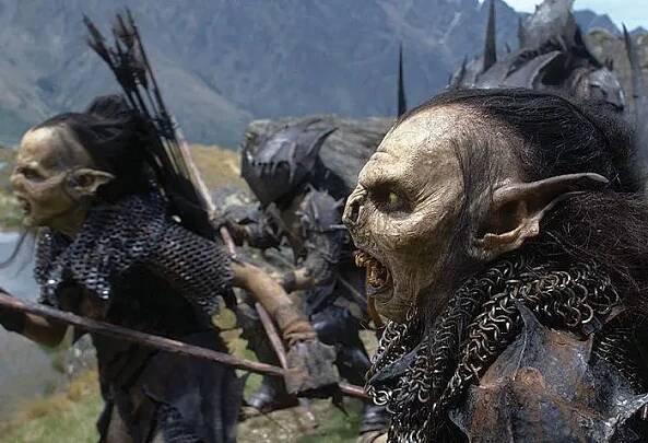 Tolkien byl rasista, Pán prstenů diskriminuje skřety jako uprchlíky, tvrdí spisovatel