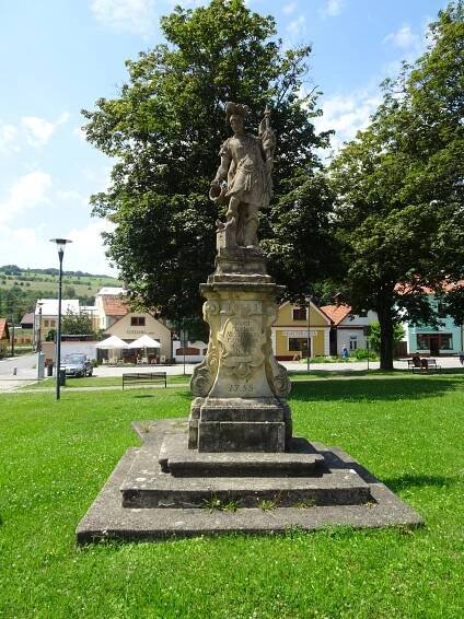 Soubor:Brumov (Brumov-Bylnice), svatý Florián.jpg – Wikipedie