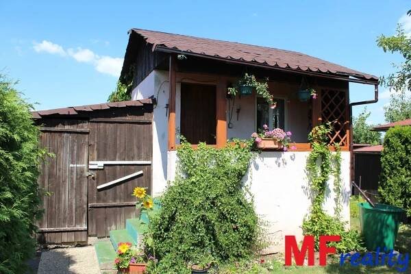 Prodej chaty 9m² na pozemku 336 m2 - Hradec Králové - Pouchov | Monika Fröhlichová