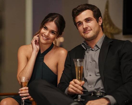 Good Trouble - Nochebuena - Z filmu - Maia Mitchell