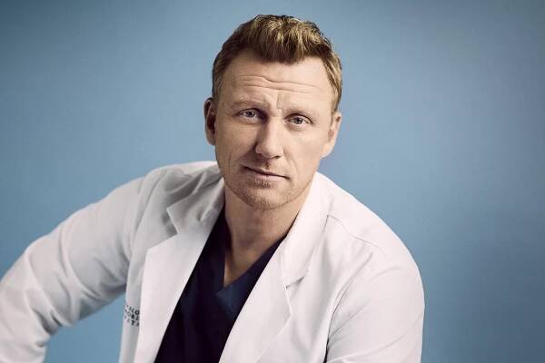 Kevin McKidd as Dr. Owen Hunt in 