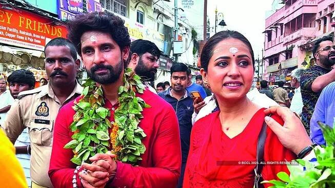 Ravi Dubey and Sargun Mehtaafter darshan at the KVT (BCCL/ Arvind Kumar)