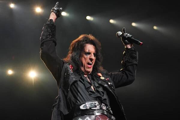 RECENZE: Alice Cooper nezapomněl na nic, co k němu patří