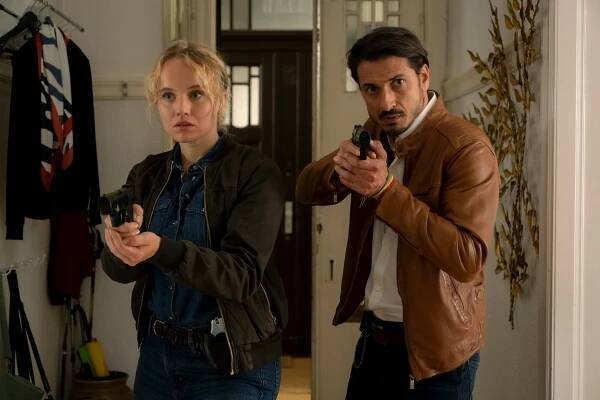 Blutige Anfänger - Systemschwimmer - Z filmu - Luise von Finckh, Salvatore Greco