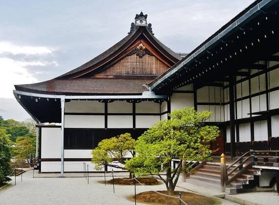 Soubor:Kyoto Kaiserpalast Omima.jpg – Wikipedie