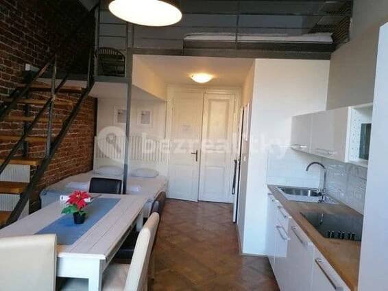 Pronájem bytu Garsoniéra 37 m², Karlovo Náměstí, Praha, Praha