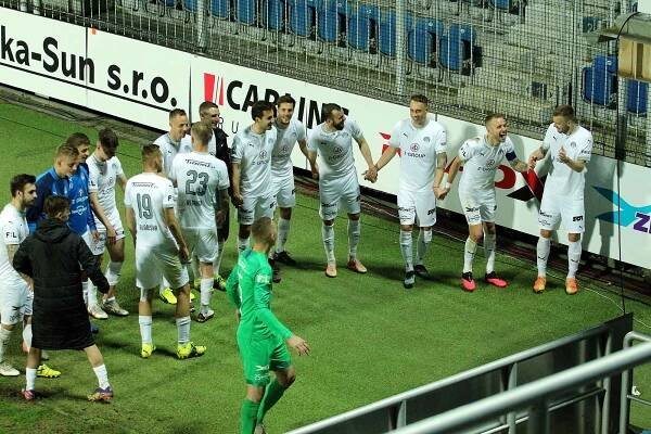 Fotbalisté Slovácka (v bílých dresech) porazili Liberec 1:0 a v lize zůstávají třetí.