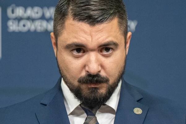 Šéf tajné služby na Slovensku čelí nařčení z plagiátu. Má stejnou školu jako exministryně Malá