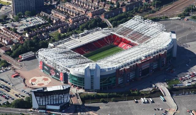 První kroky nového majitele United. Ve hře je zbourání stadionu Old Trafford