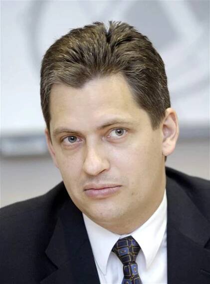 Klaus se zachoval po smrti táty necitlivě, kritizuje Dienstbier mladší