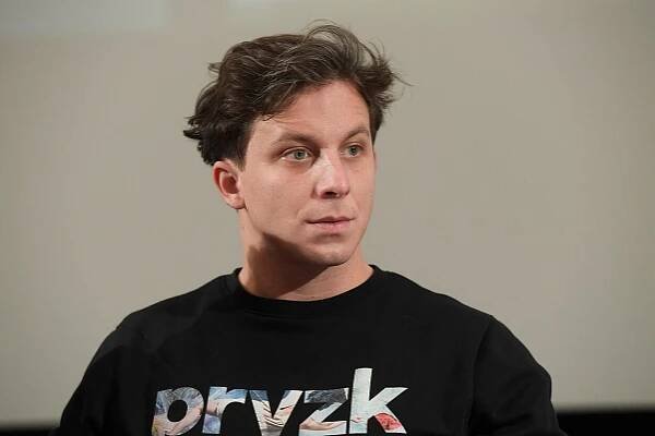 ŽENA-IN - Kvůli natáčení Devadesátek jsem zhubnul šest kilo. Devadesátá léta byla symbolem svobody a euforie, říká Kryštof Bartoš