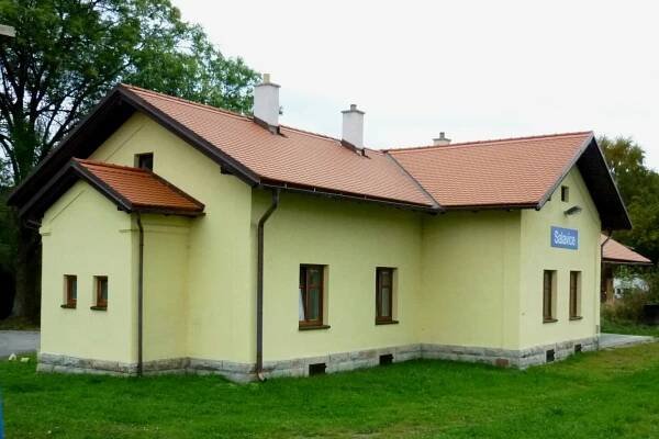 Salavice (železniční zastávka)