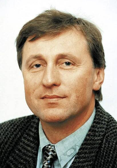 V roce 1996 byl za ODS zvolen do Senátu, kde zahájil svůj růst až k postu premiéra.