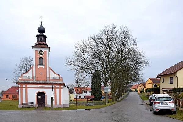 Soubor:Chapel of Virgin Mary in Radošovice 03.jpg – Wikipedie