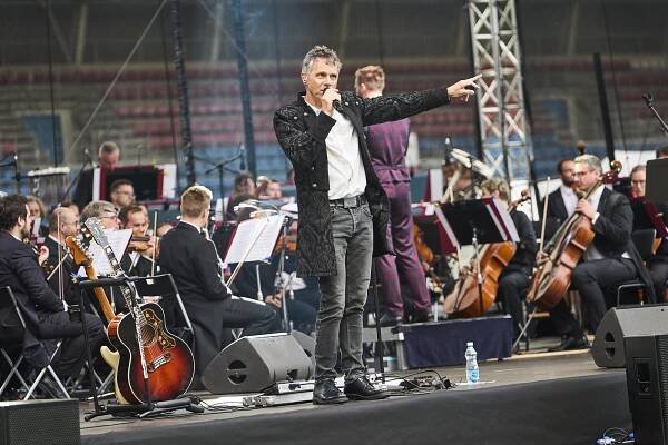Filharmonie na dva dny rozezní Andrův stadion, s Krajčem i Langerovou