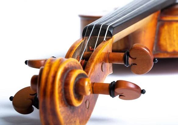 DYNAMO strings for violin | Thomastik-Infeld Vienna