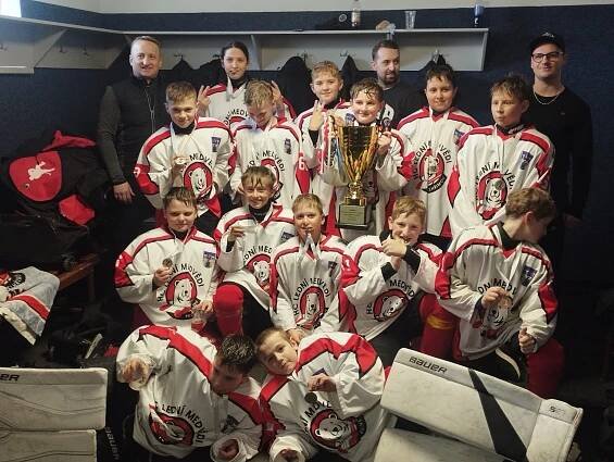 HC Lední Medvědi Pelhřimov » HC Lední Medvědi Pelhřimov slaví stříbro!