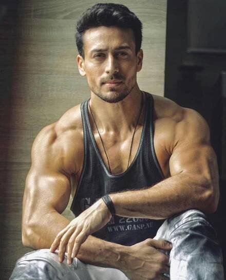 Sculpted Tiger Shroff Body HD Wallpaper