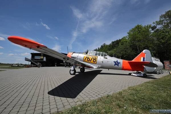 .:: airfoto.jencik.net .:. Den otevřených dveří letiště Točná | Točná | 14. 5. 2022