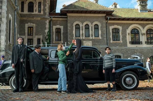 George Burcea, Luis Guzmán, Catherine Zeta-Jones, Isaac Ordonez - Wednesday - Co člověk zasévá, to smrtka sklízí - Z natáčení
