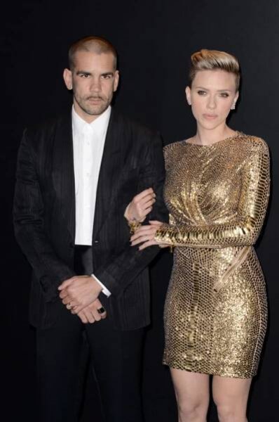 Otcem hereččiny dcery Rose je majittel reklamní agentury Romain Dauriac, se kterým se Scarlett Johansson rozvedla v roce 2017. "Mít dítě s někým, s kým už nežijete, je velmi těžké. Ale myslím si, že já i můj exmanžel děláme vše pro to, aby Rose naším rozchodem trpěla co nejméně," tvrdí.