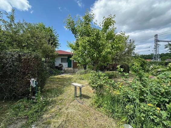 Prodej chaty na Praze 10 ve Strašnicích, výměra 19 m2, zahrada 254 m2. | Reality.iDNES.cz 