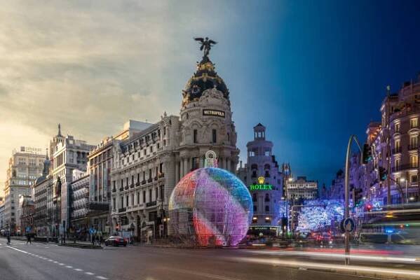 budova metropolis v madridu na štědrý den. - metropolis building madrid - stock snímky, obrázky a fotky